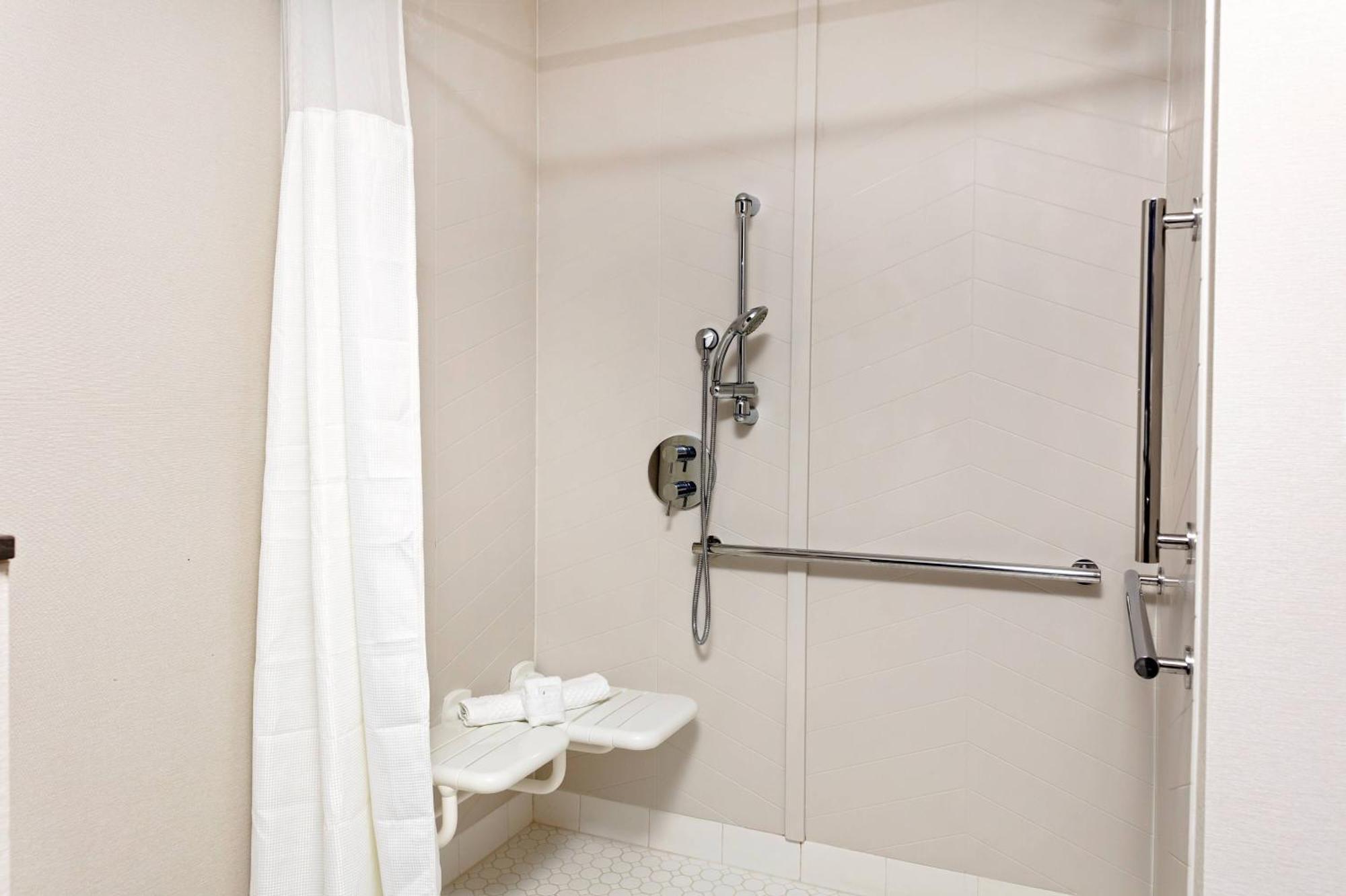 Fairfield By Marriott Port Clinton Waterfront Hotel Exterior foto
